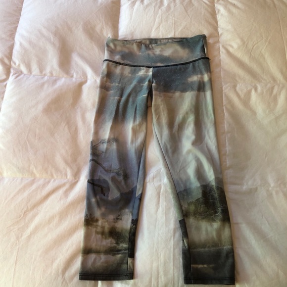 Onzie Desert Crop Leggings - Picture 3 of 9